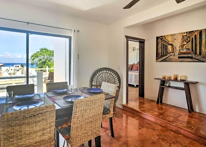 Hébergement de vacances Gorgeous Penthouse W/ Deck & Ocean Views! *