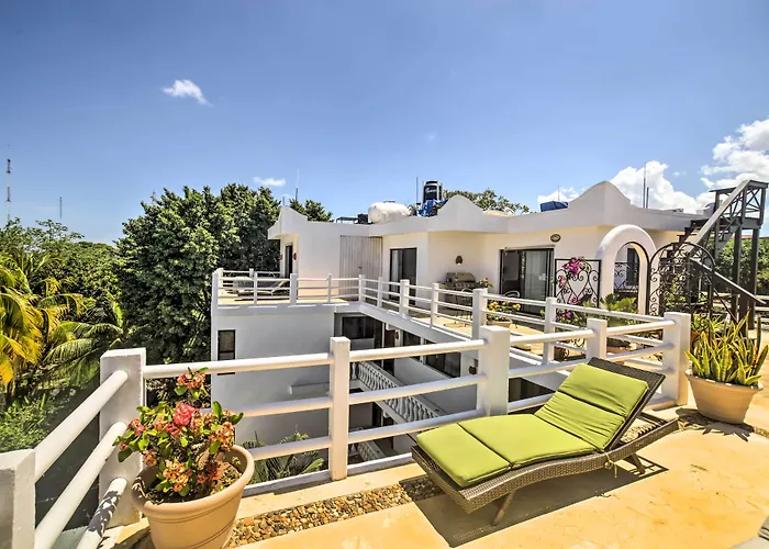 Hébergement de vacances Gorgeous Penthouse W/ Deck & Ocean Views!