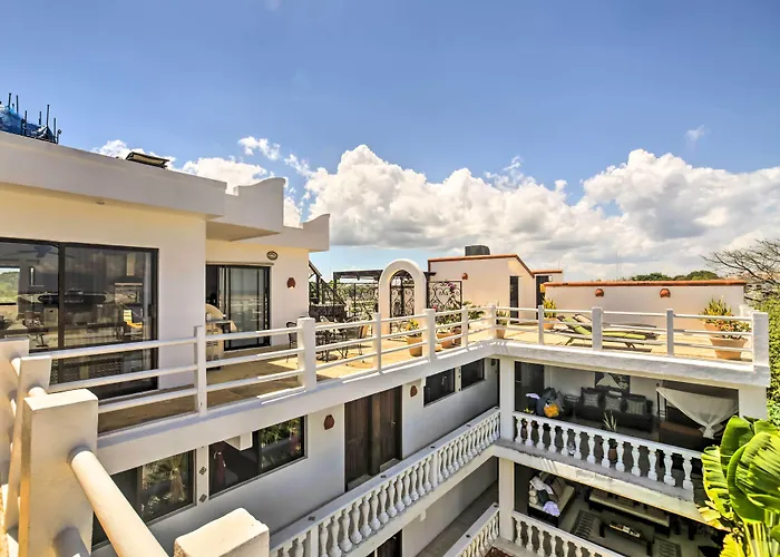 Gorgeous Penthouse W/ Deck & Ocean Views! Casa de férias *