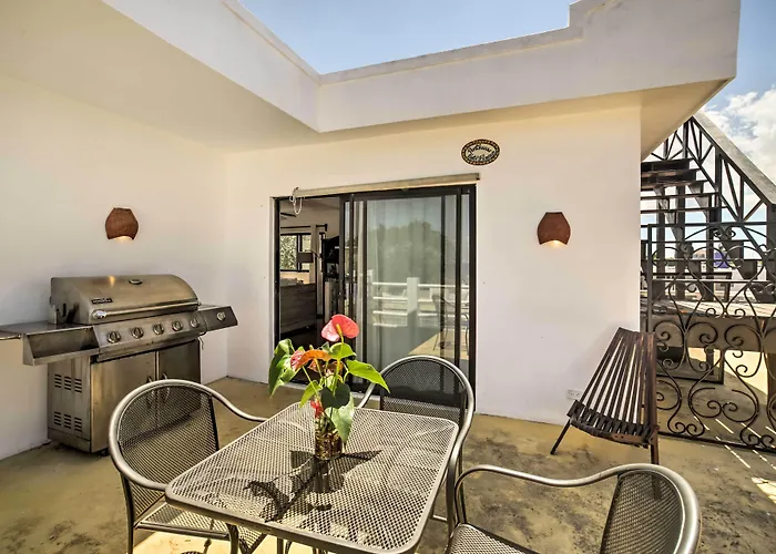 Gorgeous Penthouse W/ Deck & Ocean Views! Hébergement de vacances