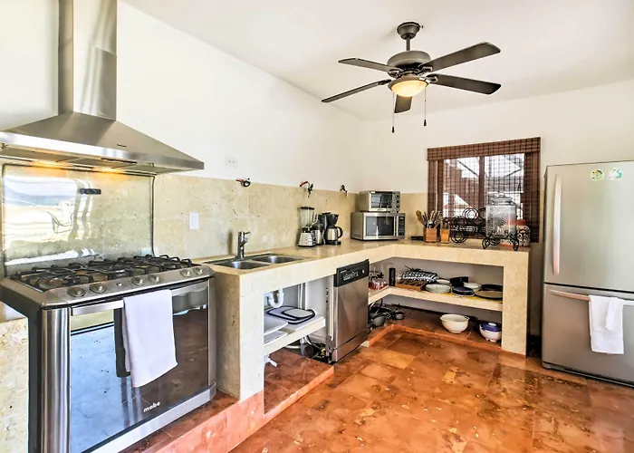 Gorgeous Penthouse W/ Deck & Ocean Views! Hébergement de vacances Cozumel