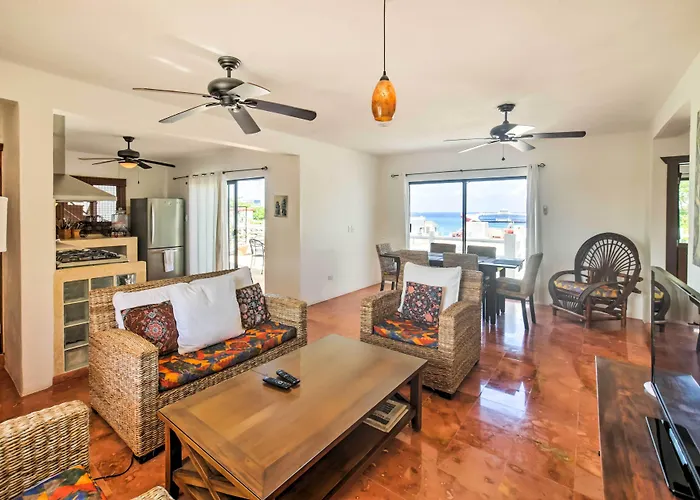 Gorgeous Penthouse W/ Deck & Ocean Views! Hébergement de vacances Cozumel