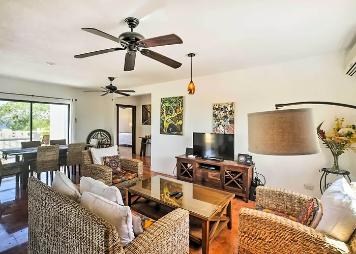 Gorgeous Penthouse W/ Deck & Ocean Views! *